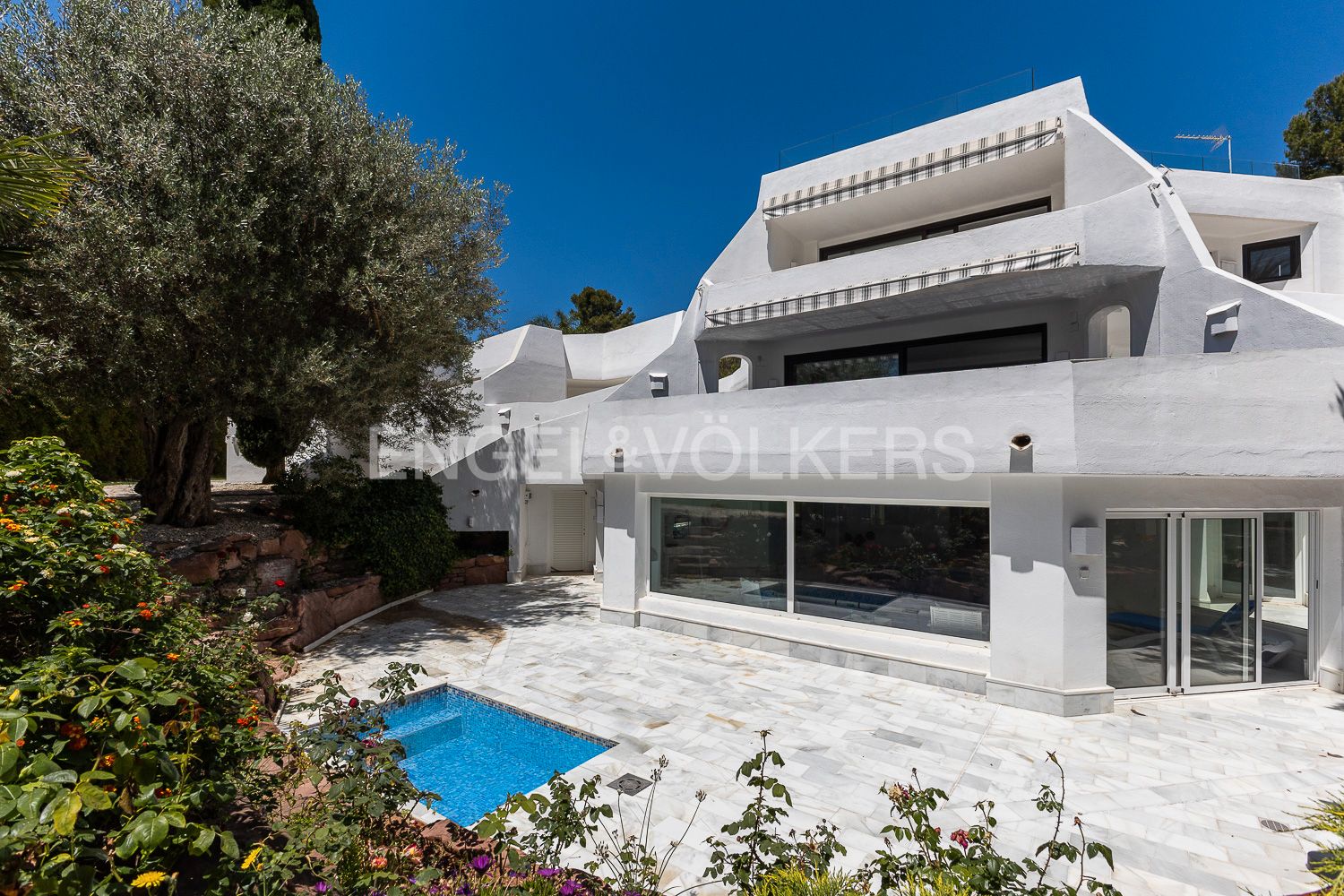 Vista exterior de Casa o xalet en venda en  Valencia Capital amb Aire condicionat, Calefacció i Jardí privat