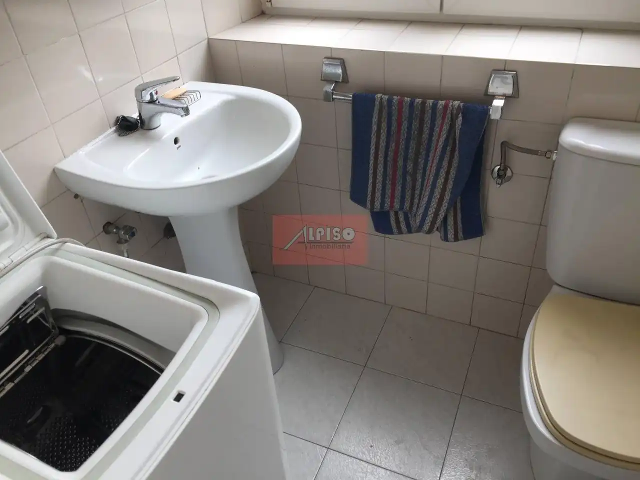 Baño de Piso de alquiler en Ourense Capital  con Calefacción, Amueblado y Balcón