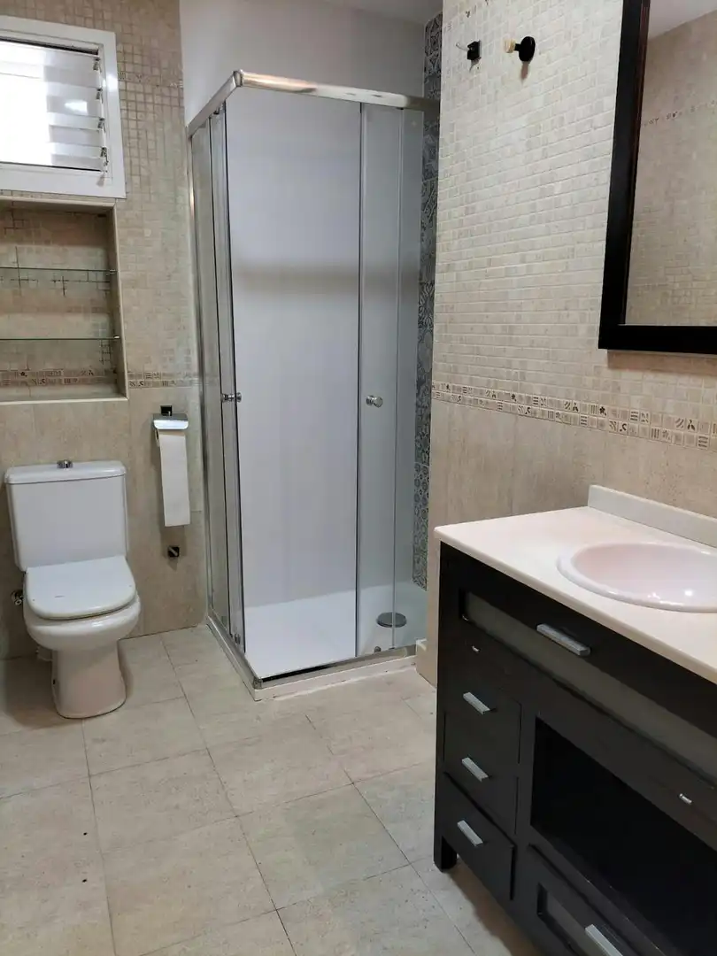 Baño de Piso para compartir en Valencia con Calefacción, Amueblado y Lavadora