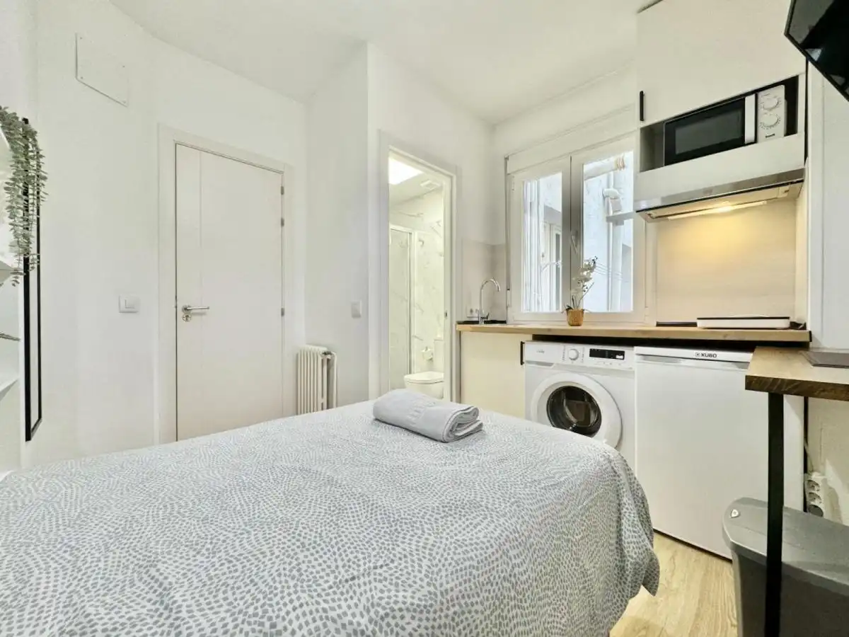 Schlafzimmer von Wohnung zur Miete in Madrid mit Klimaanlage, Möbliert und Waschmaschine