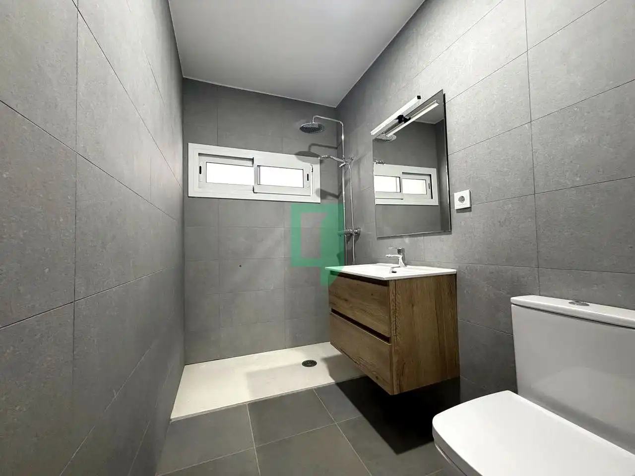 Baño de Dúplex en venta en Badalona con Parquet