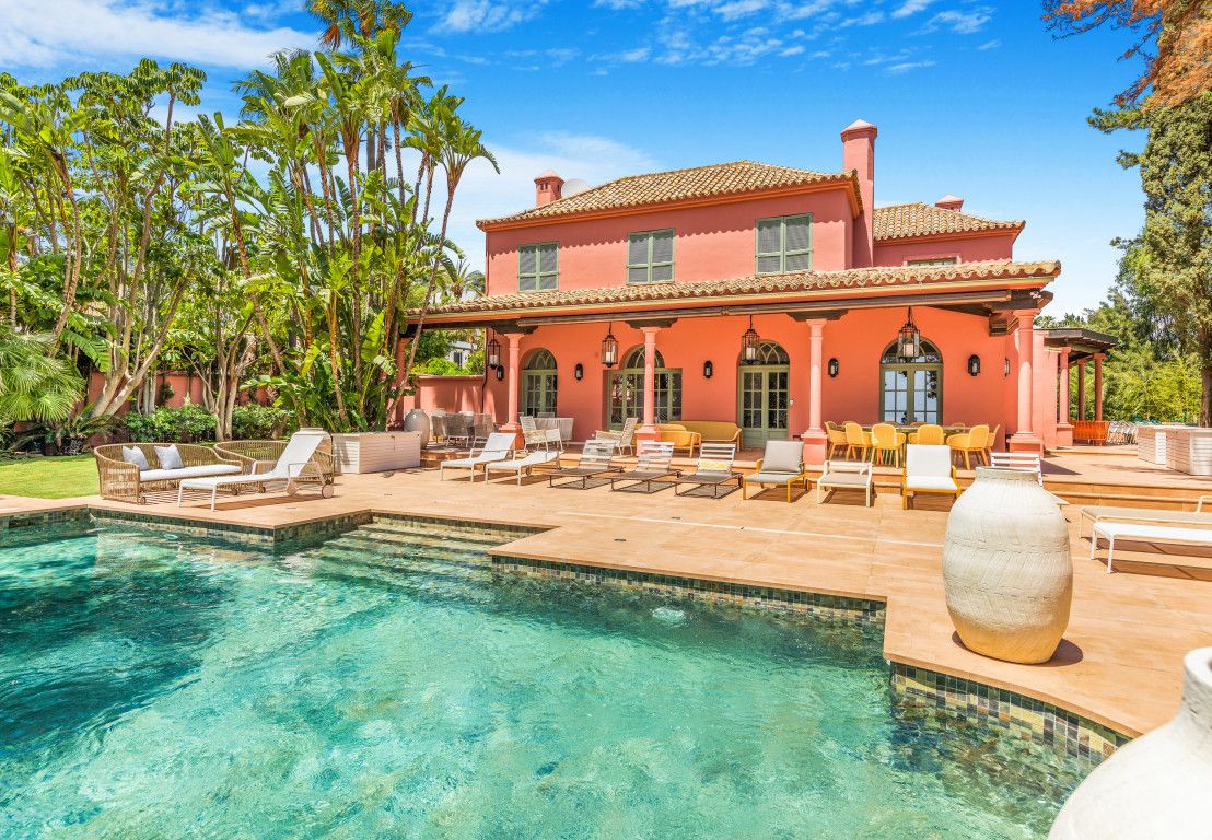 Exterior view of House or chalet for sale in Marbella  with Air Conditioner, Heating and Private garden