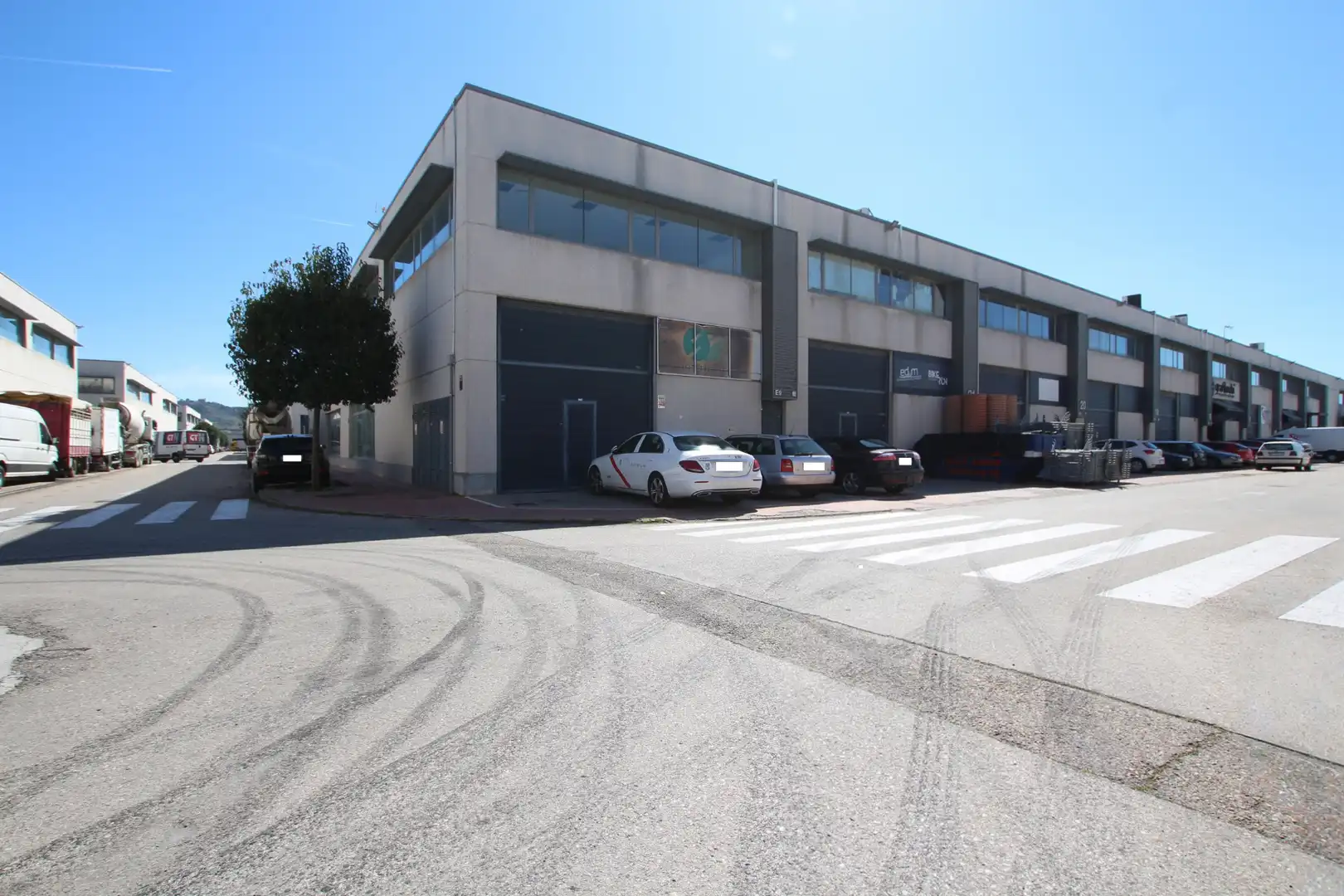 Vista exterior de Nave industrial en venta en Azuqueca de Henares