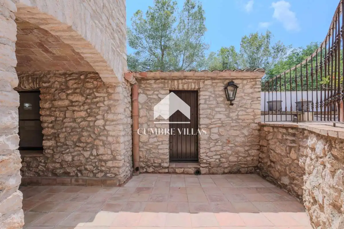 Jardí de Casa o xalet en venda en Sant Pere de Ribes amb Calefacció, Terrassa i Traster