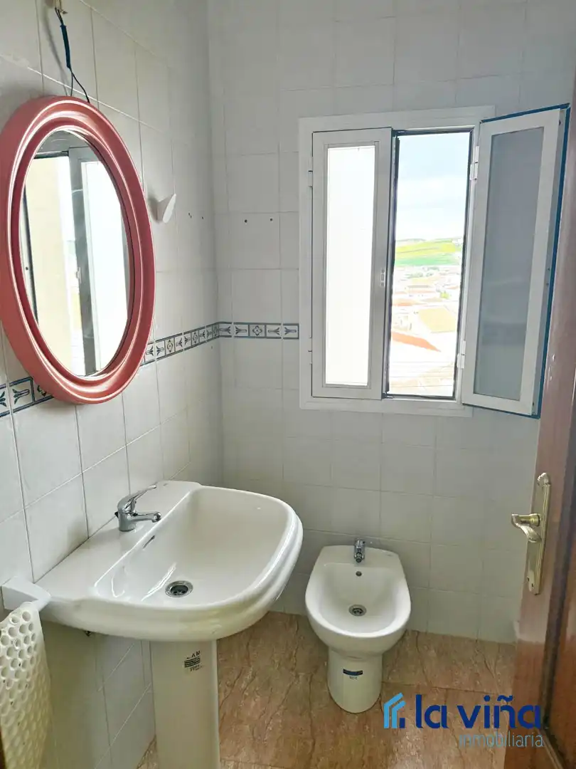 Bathroom of Attic for sale in Alameda  with Air Conditioner, Heating and Furnished
