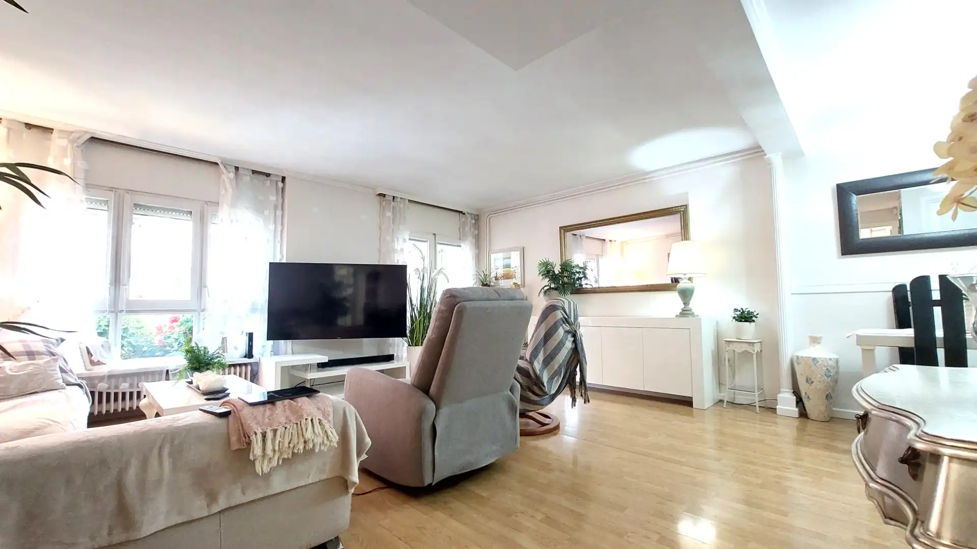 Sala de estar de Piso en venta en Vic con Calefacción, Parquet y Terraza