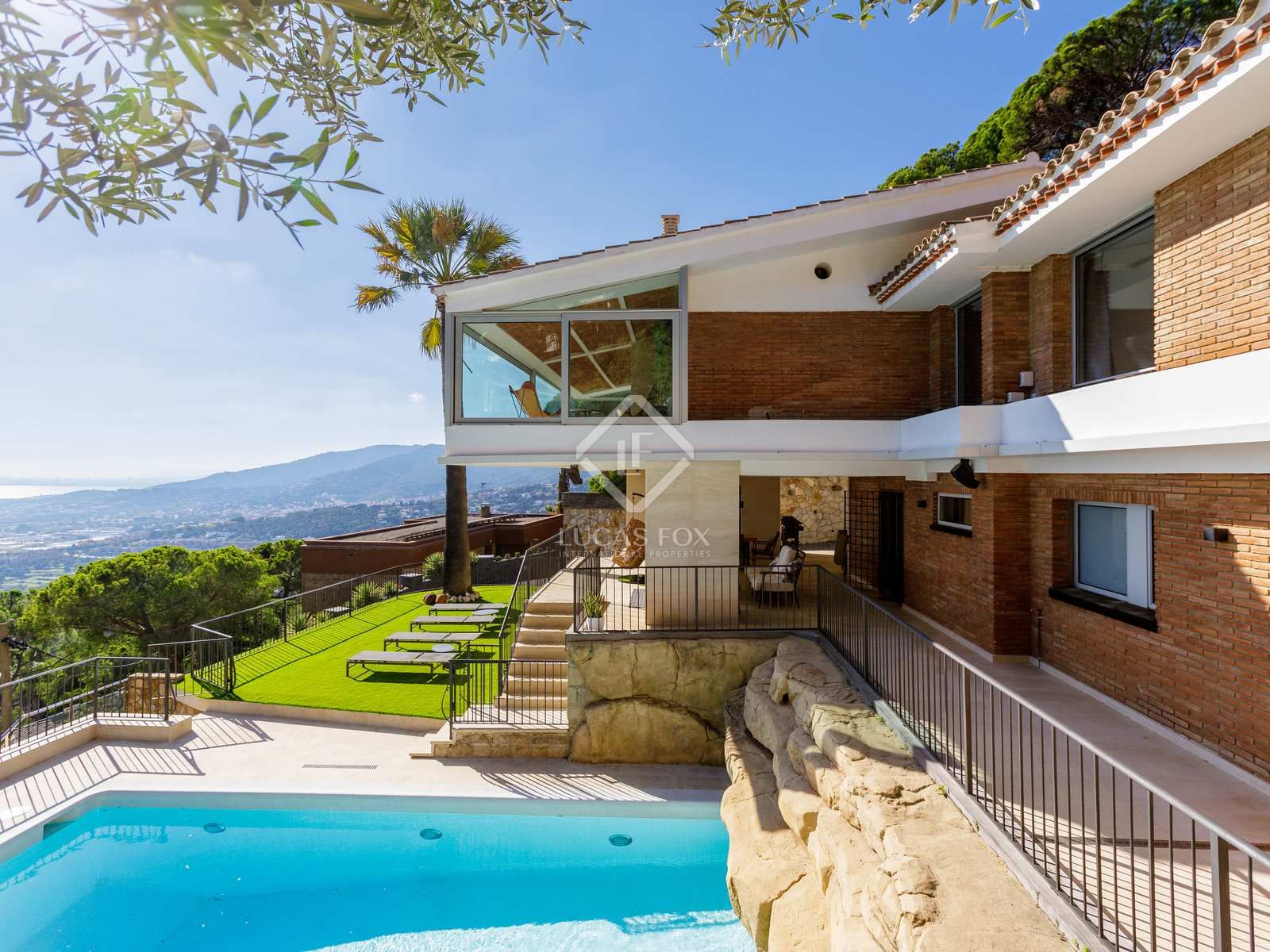 Vista exterior de Casa o xalet en venda en Cabrils amb Aire condicionat, Calefacció i Jardí privat