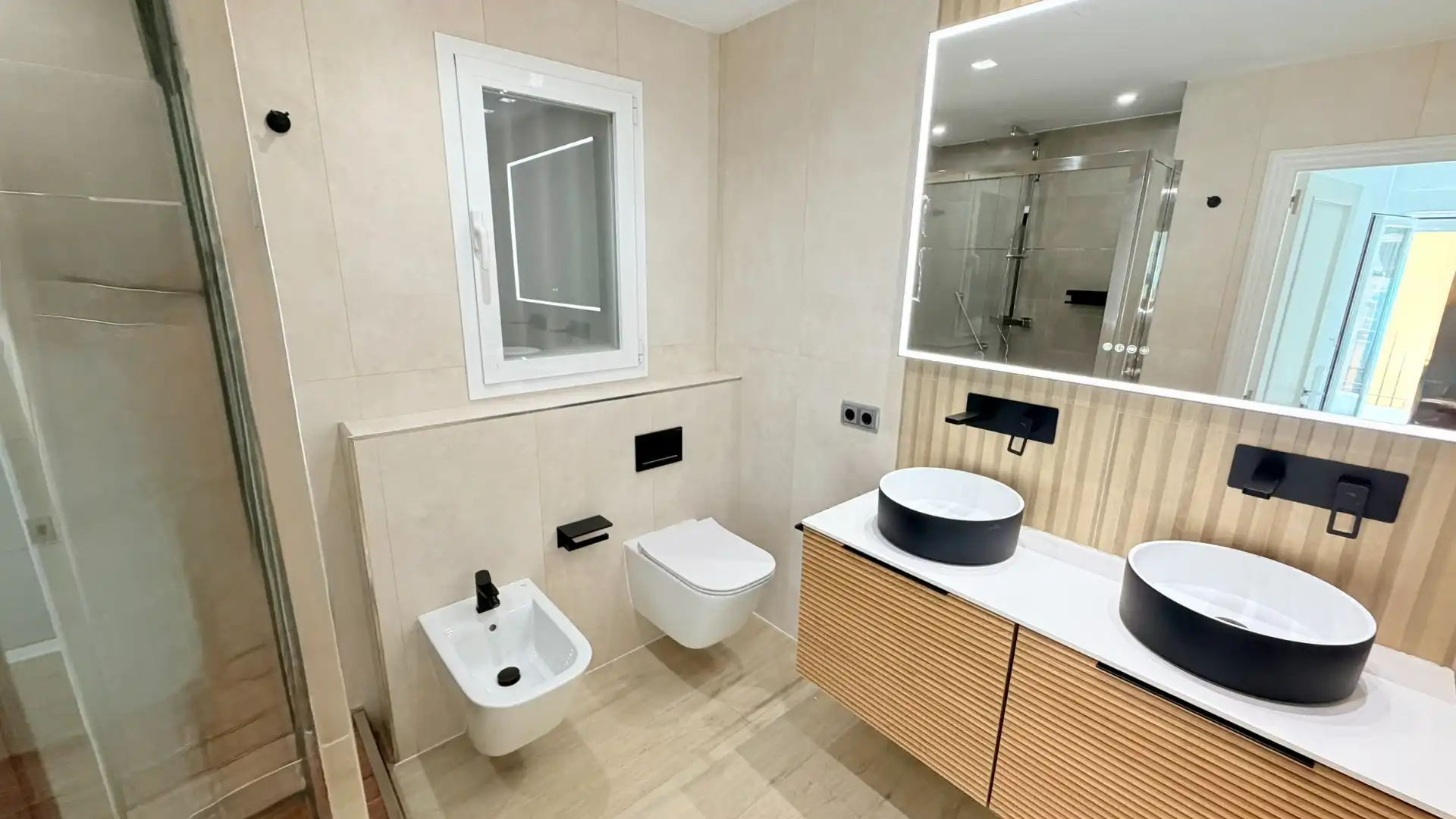 Bathroom of Flat for rent in  Palma de Mallorca  with Air Conditioner, Terrace and Oven