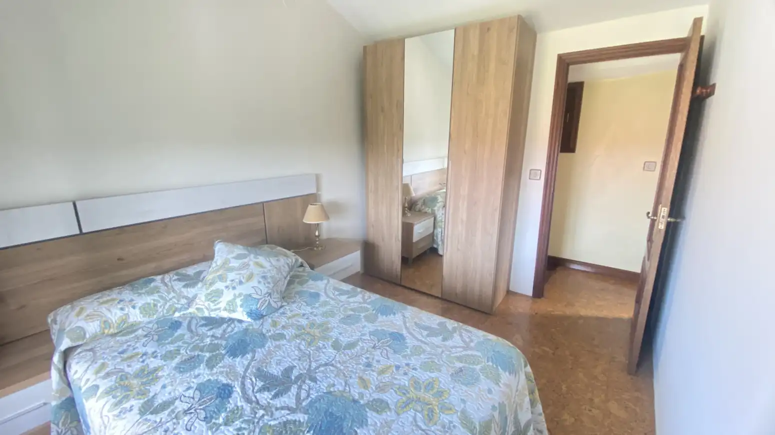 Schlafzimmer von Haus oder Chalet zum Verkauf in Polanco mit Heizung, Privatgarten und Parkett