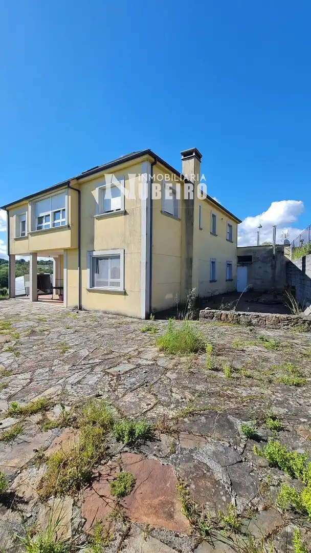 Vista exterior de Casa o xalet en venda en Lugo amb Calefacció i Moblat
