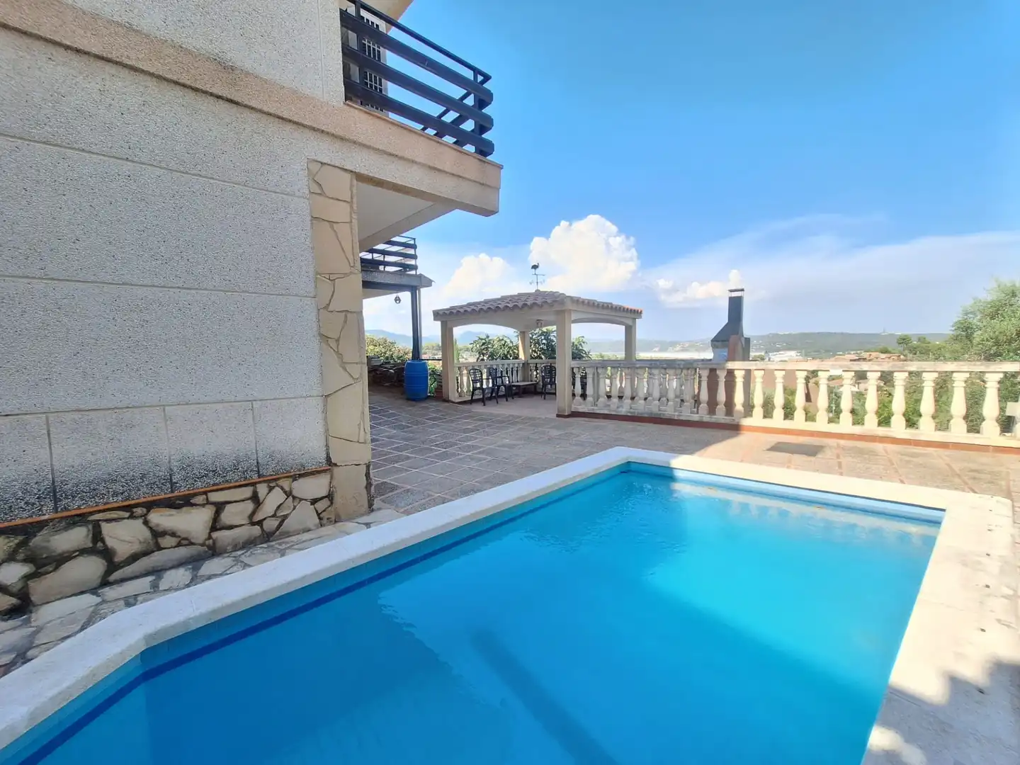 Xalet amb piscina en venda a Sant Esteve Sesrovires
