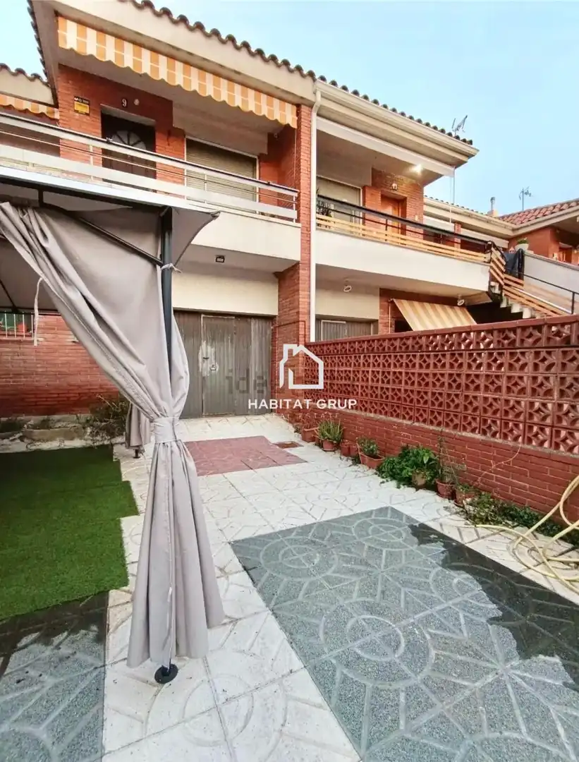 Vista exterior de Casa o xalet en venda en Tarragona amb Aire condicionat, Calefacció i Jardí privat