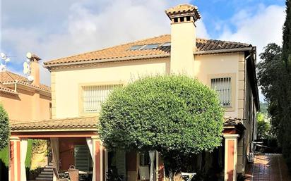 Vista exterior de Casa o xalet en venda en  Córdoba Capital amb Aire condicionat, Calefacció i Jardí privat