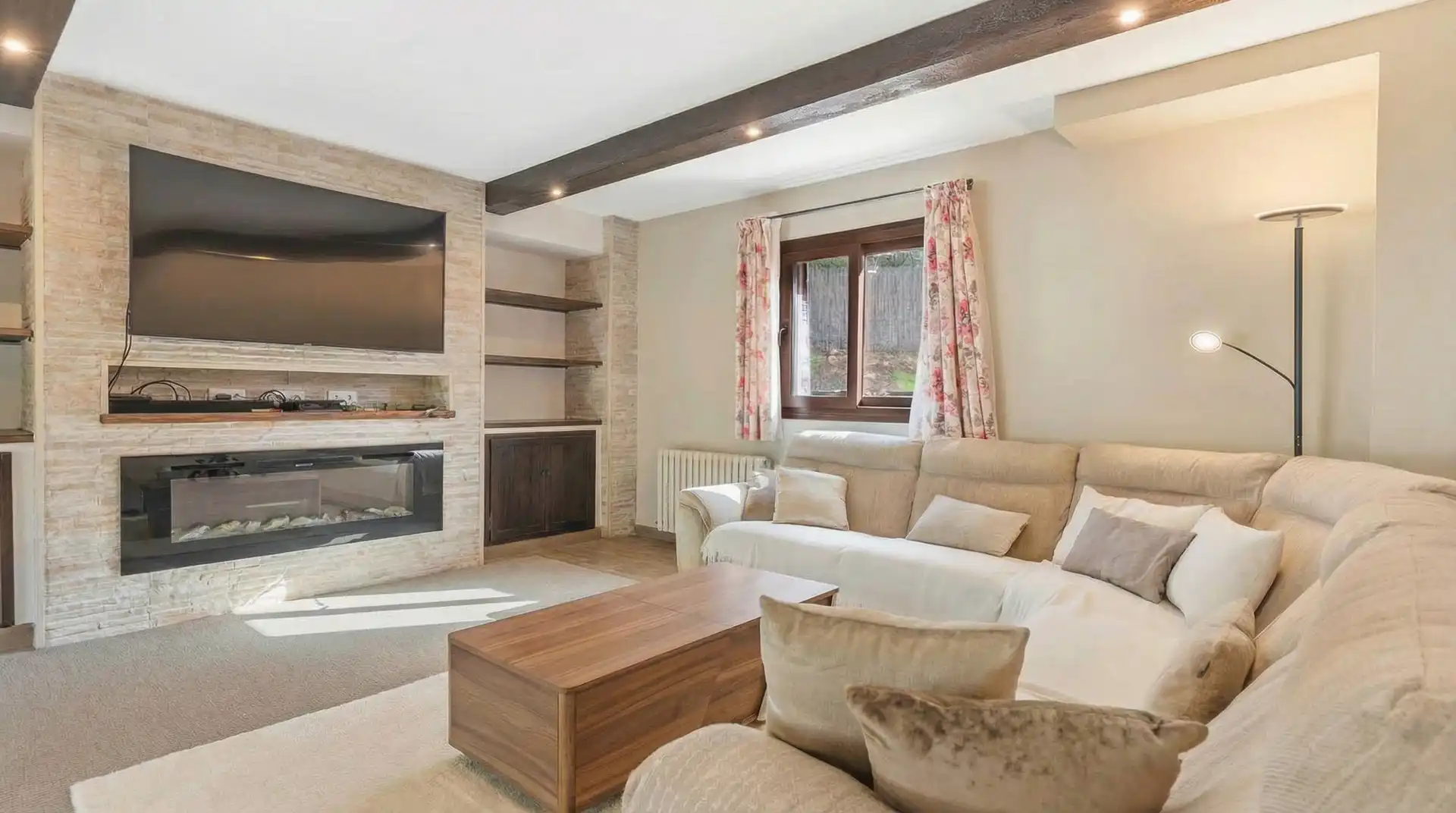 Wohnzimmer von Country house zum Verkauf in Calvià mit Klimaanlage, Heizung und Terrasse