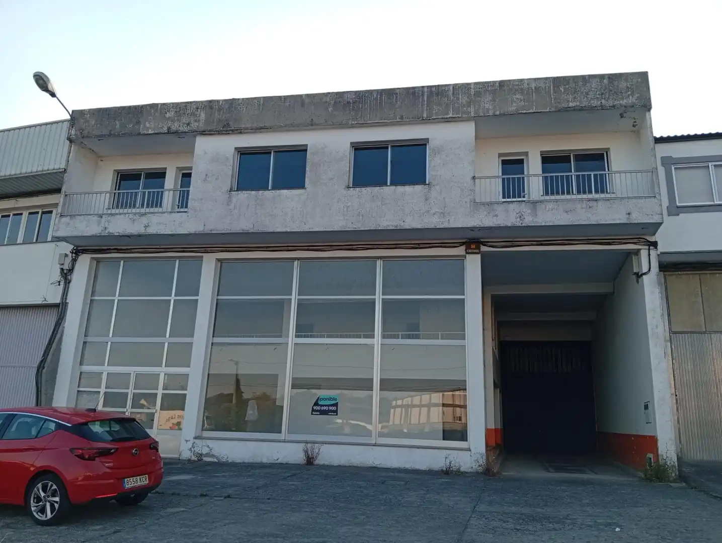 Vista exterior de Nau industrial en venda en Outeiro de Rei