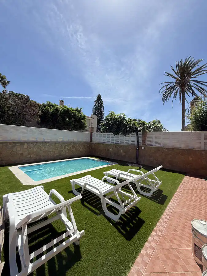 Piscina de Casa o chalet de alquiler en Roquetas de Mar con Jardín privado, Piscina y Amueblado