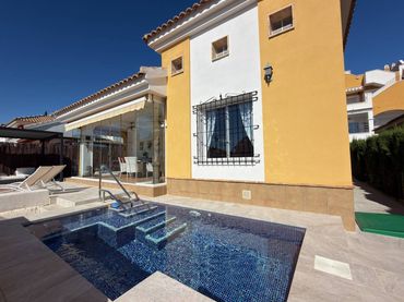 Villa avec piscine à vendre à Los Montesinos