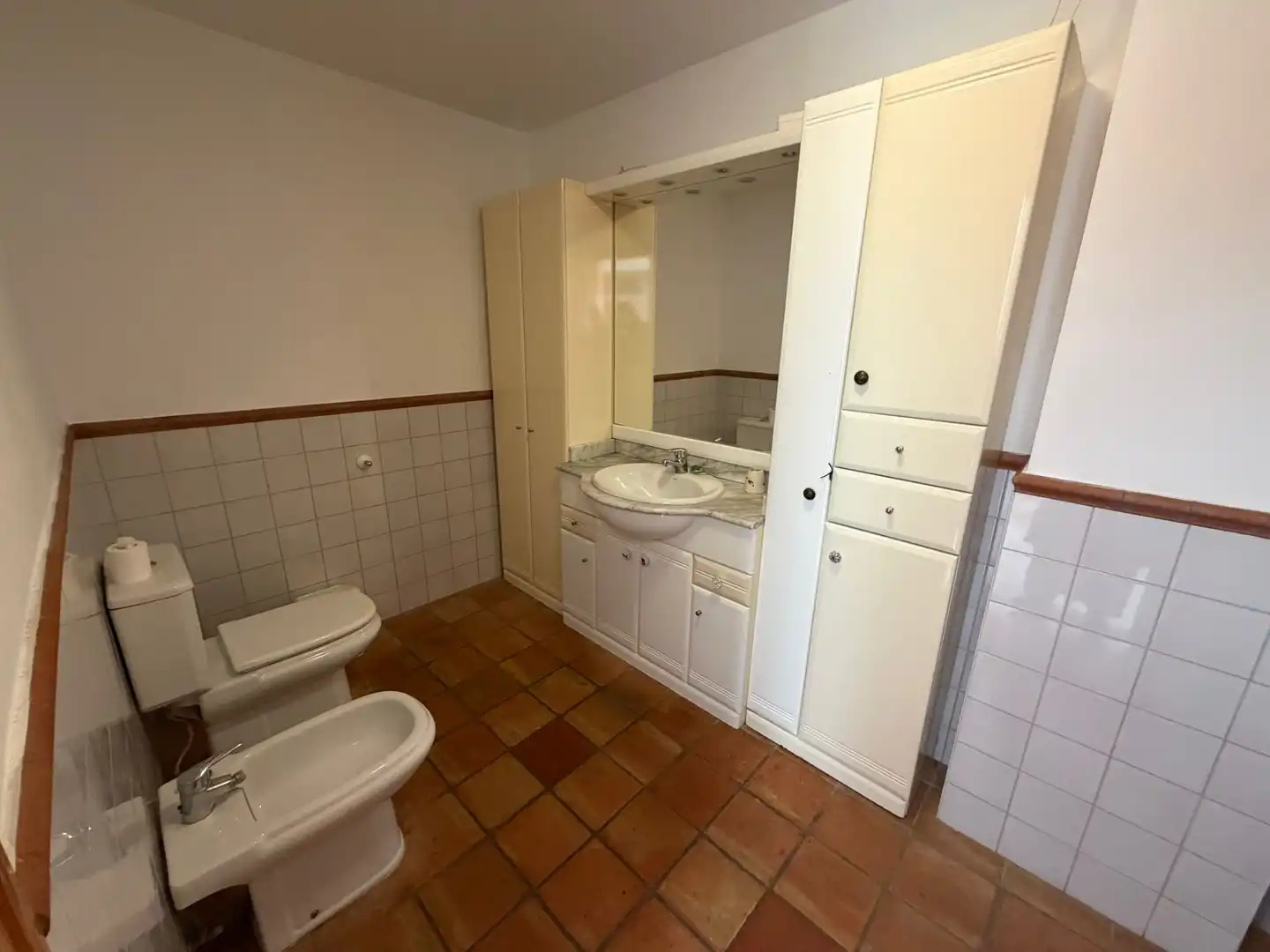 Bathroom of Flat for sale in Fuengirola  with Air Conditioner, Terrace and Community pool