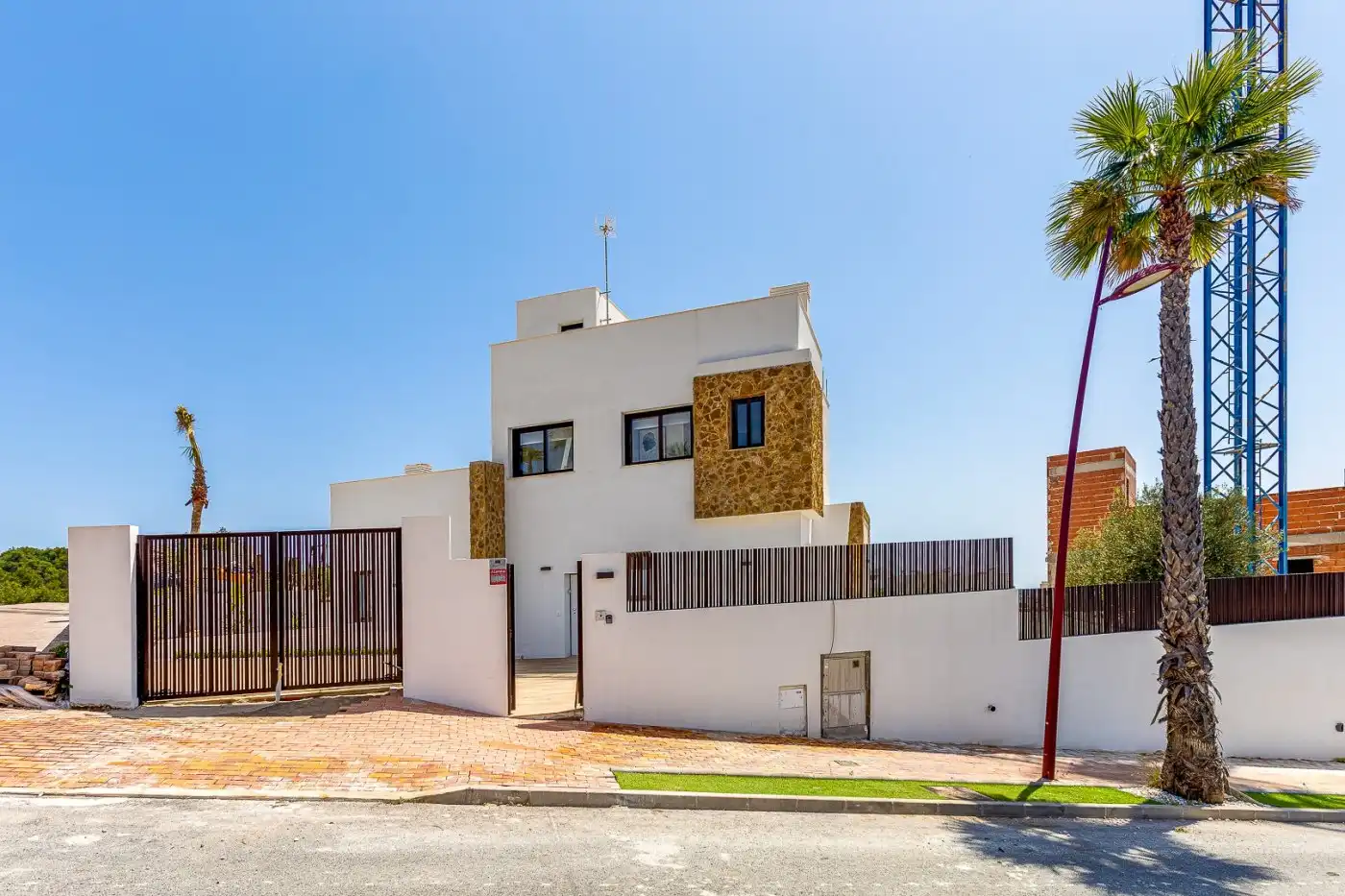Chalet con piscina en venta en Golf Bahía, imagen 2