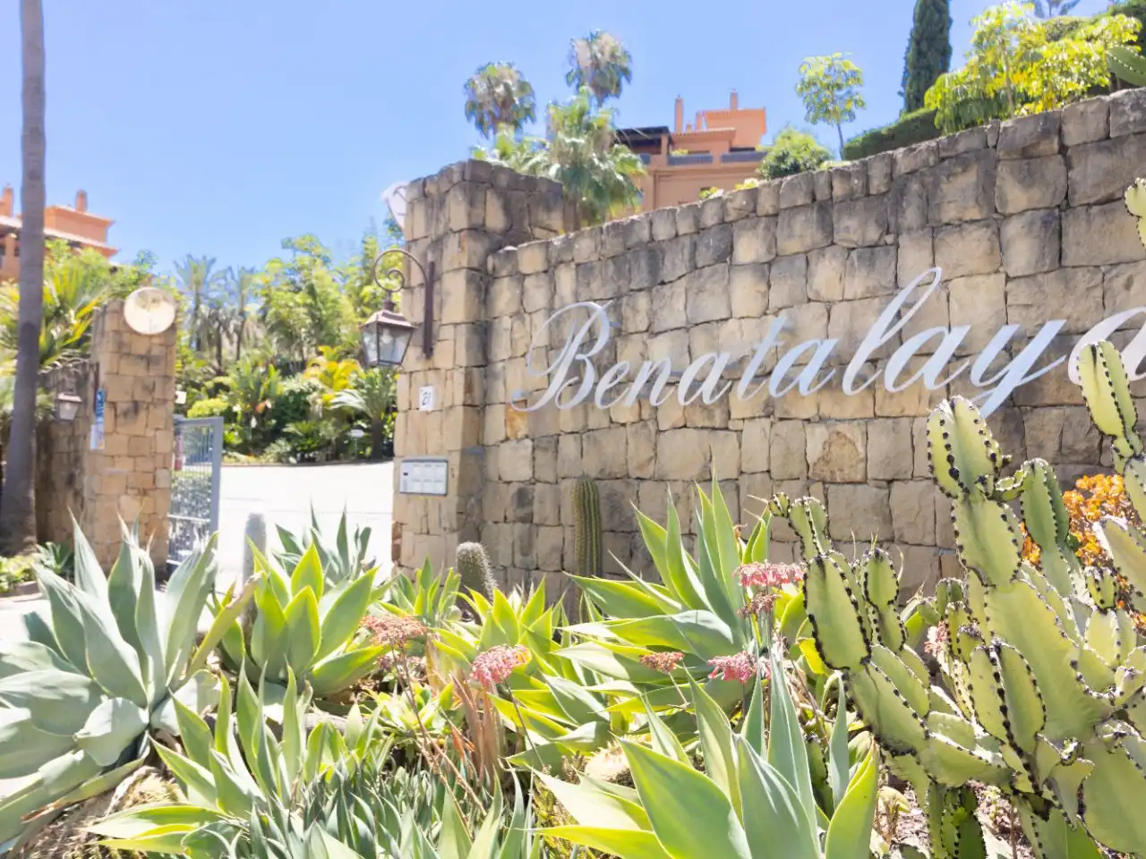 Flat for sale in Estepona  with Air Conditioner, Private garden and Terrace