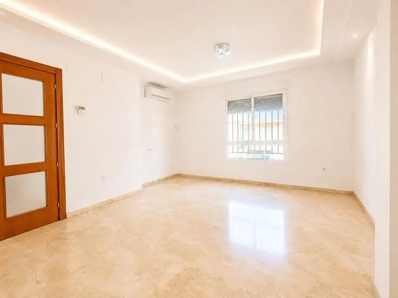 Wohnzimmer von Einfamilien-Reihenhaus zum Verkauf in Atarfe mit Abstellraum