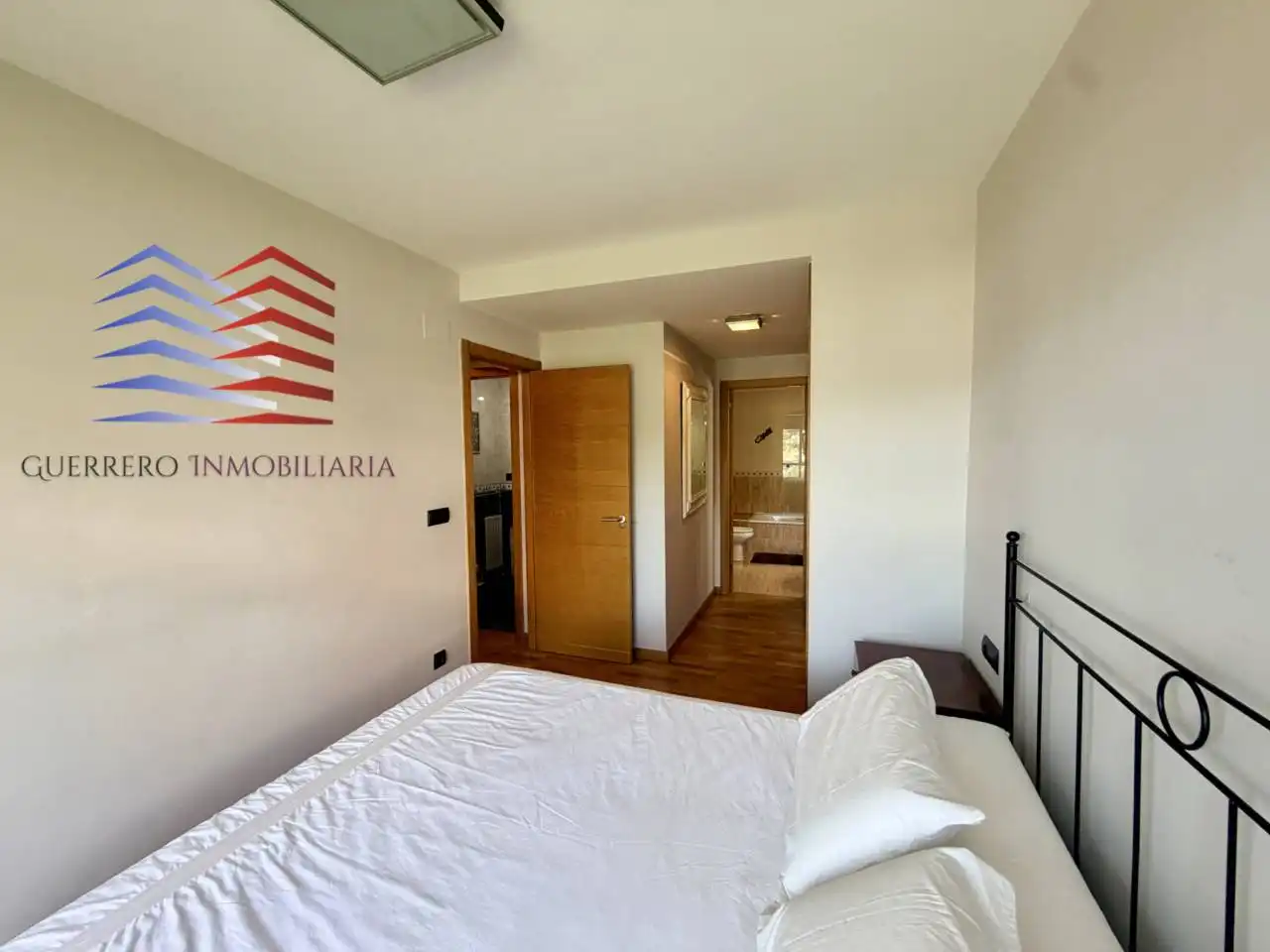 Dormitori de Apartament en venda en Ourense Capital  amb Calefacció, Parquet i Traster