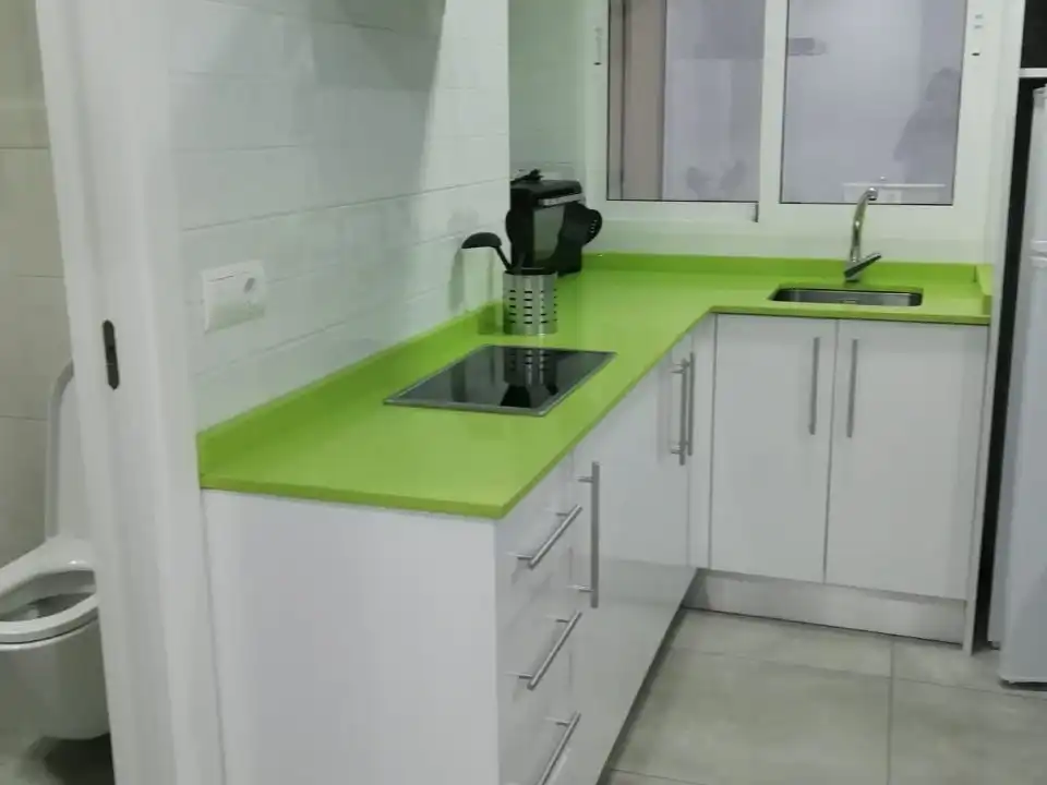Cuina de Estudi de lloguer en Alicante / Alacant amb Aire condicionat, Moblat i Forn
