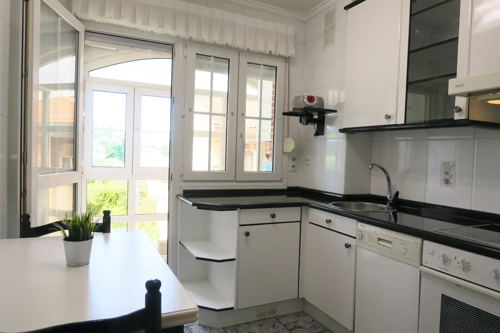 Cocina de Piso en venta en Avilés con Calefacción y Amueblado