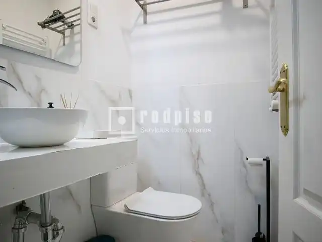 Baño de Piso en venta en Madrid con Calefacción y Amueblado