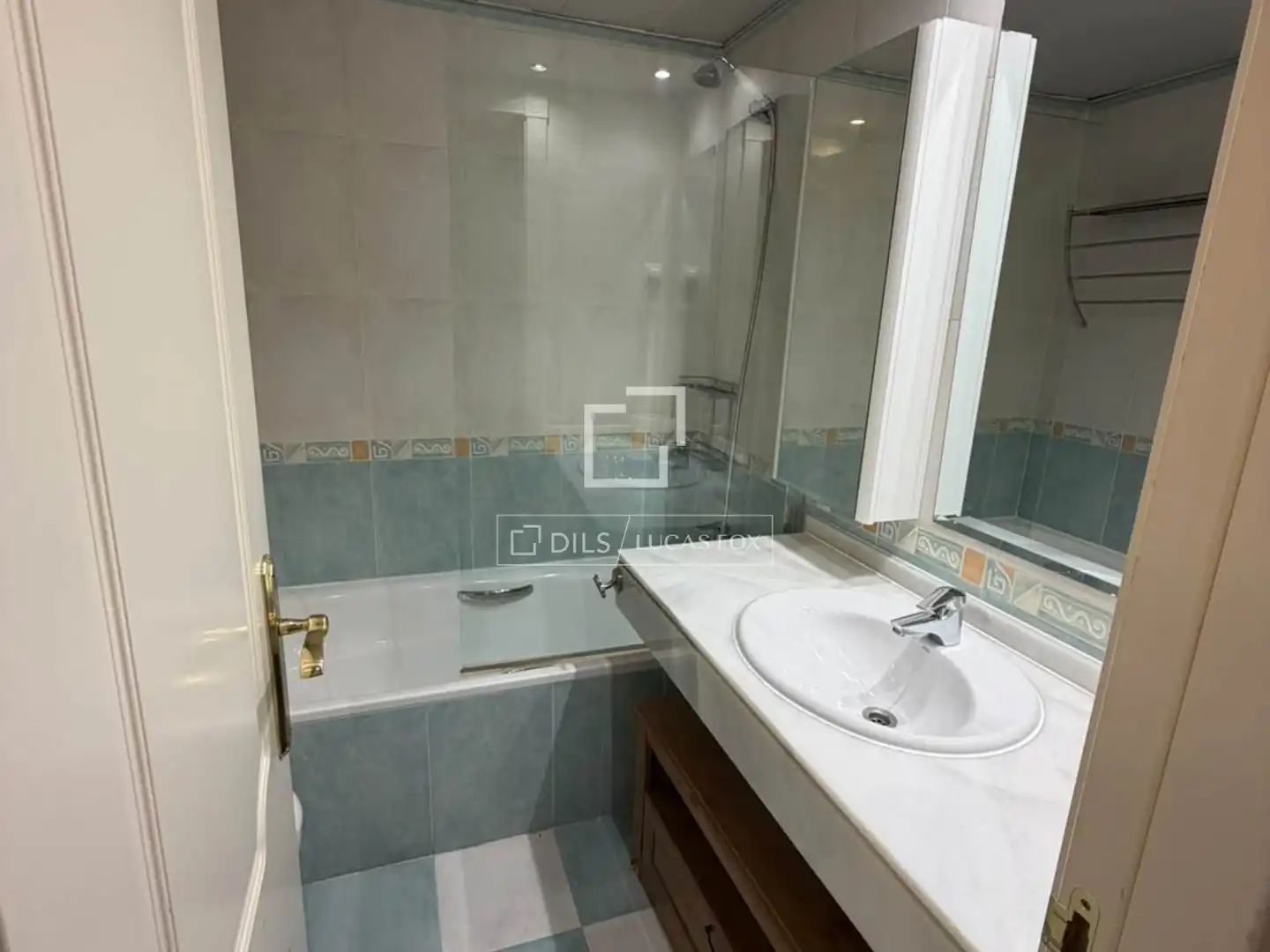Bathroom of Flat for rent in Majadahonda  with Air Conditioner, Heating and Private garden