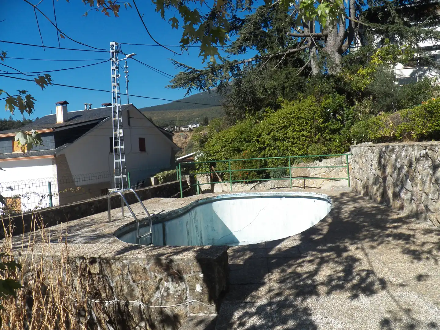 Swimming pool of Detached homes for sale in Miraflores de la Sierra  with Private garden and Swimming Pool
