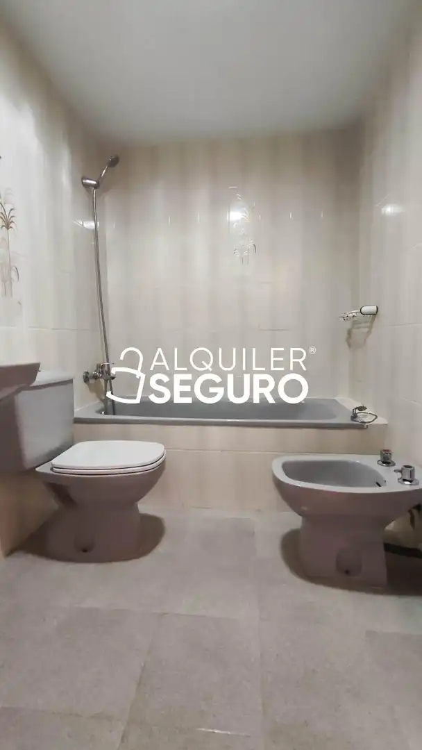 Baño de Piso de alquiler en Catarroja con Terraza