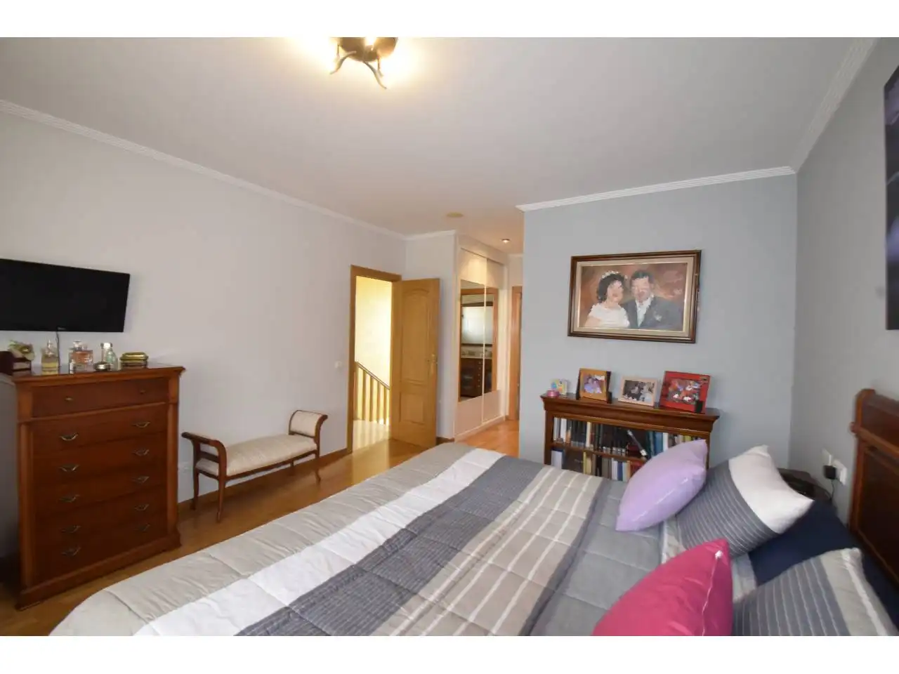 Dormitori de Casa o xalet en venda en León Capital  amb Calefacció, Parquet i Terrassa