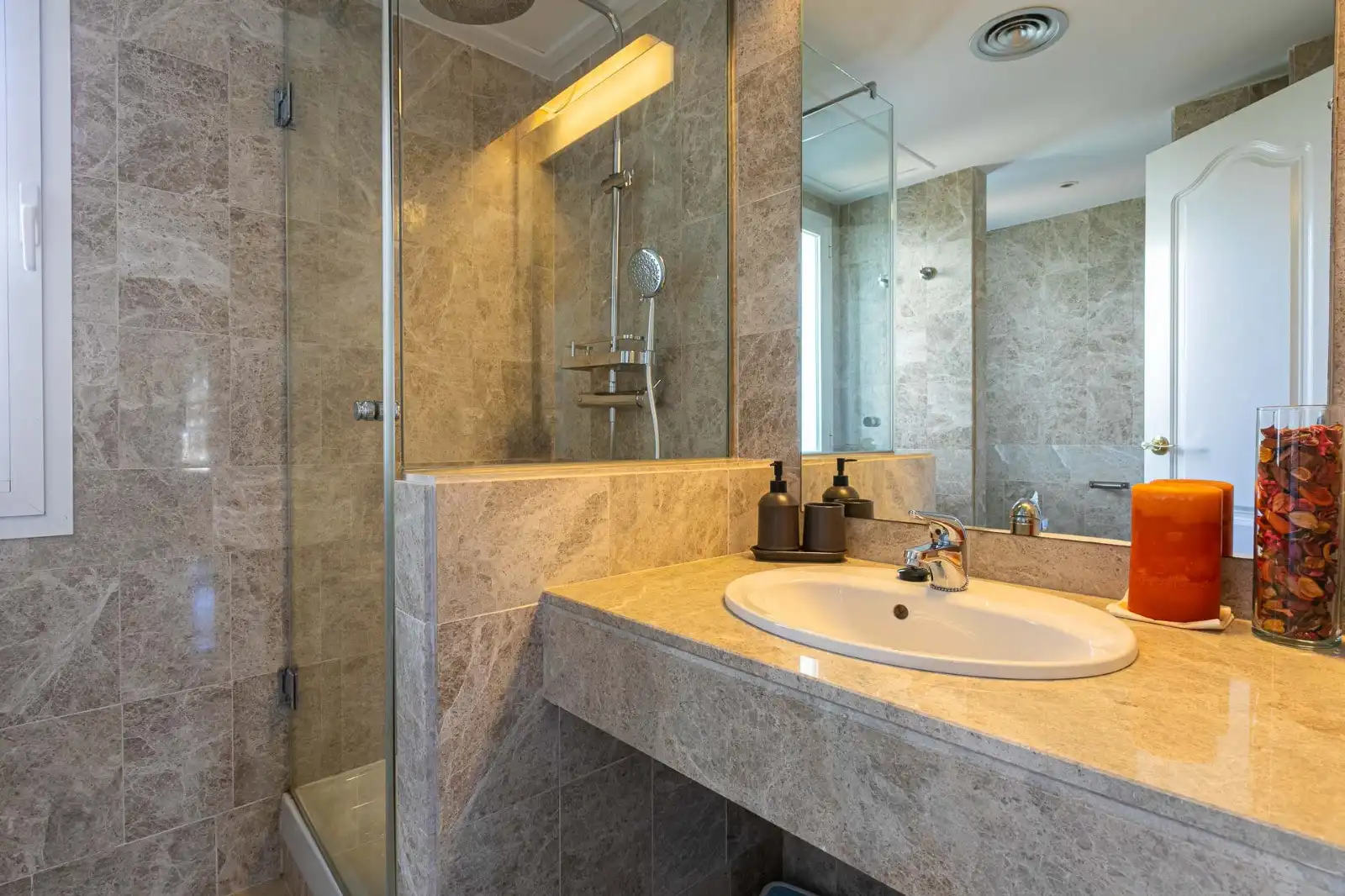 Bany de Apartament de lloguer en Nueva Andalucía