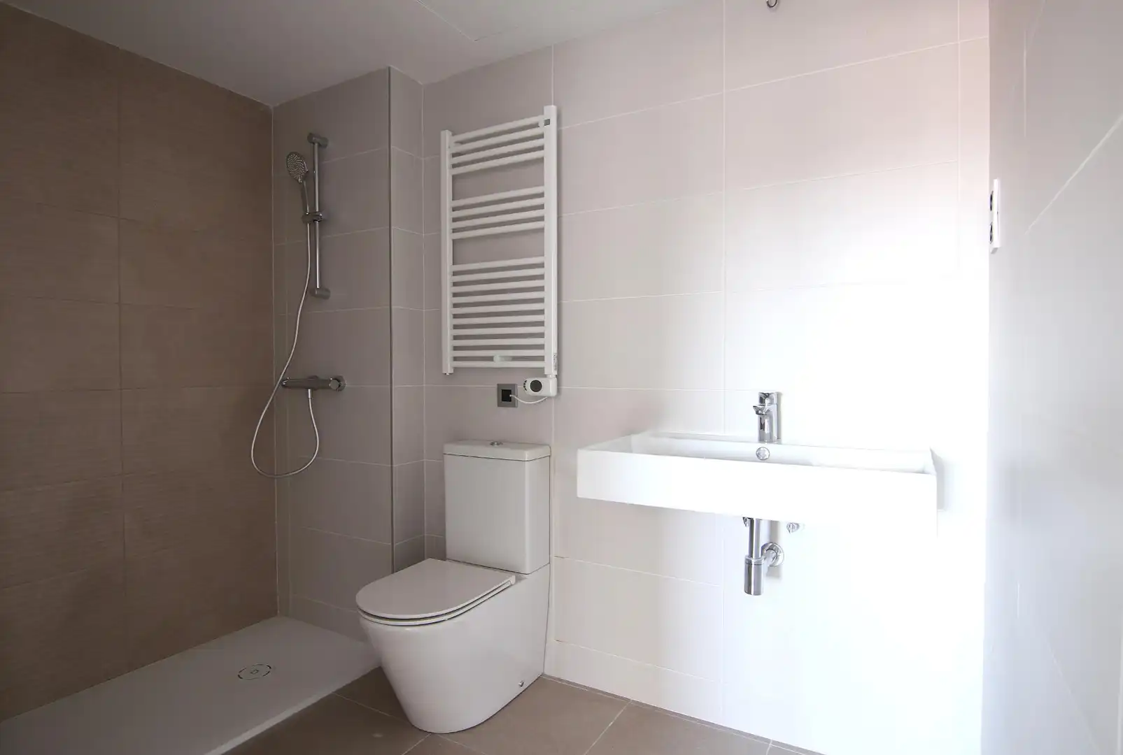 Bathroom of Flat for rent in Sabadell  with Air Conditioner, Heating and Parquet flooring