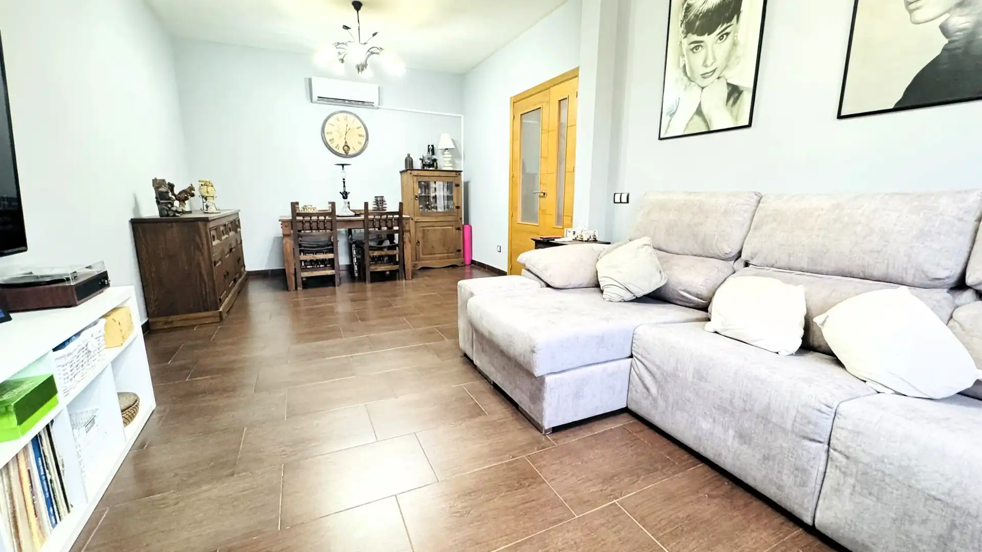 Sala d'estar de Casa o xalet en venda en Cedillo del Condado amb Aire condicionat, Calefacció i Jardí privat