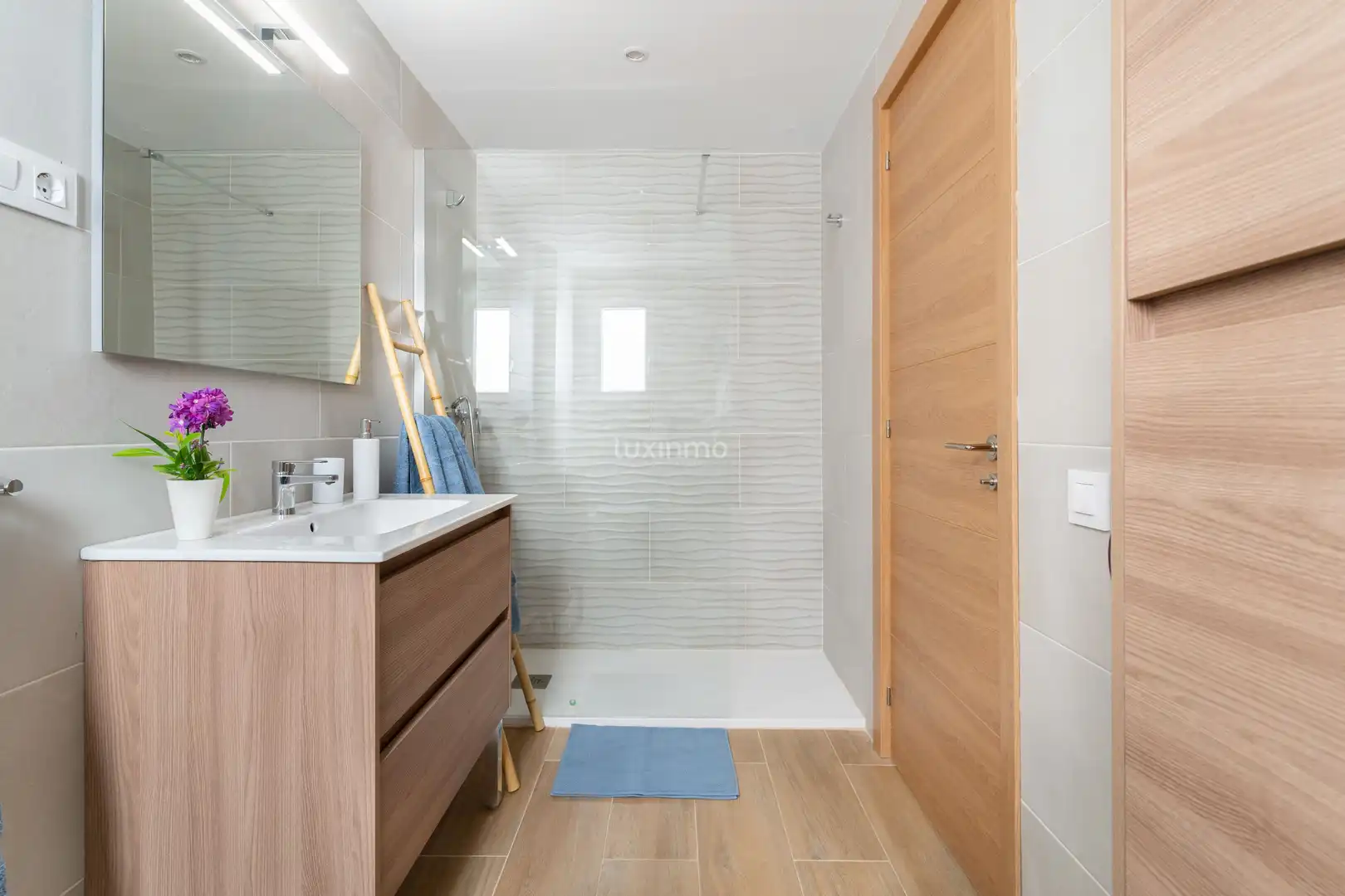 Badezimmer von Dachboden zum Verkauf in Jávea / Xàbia mit Klimaanlage, Abstellraum und Balkon