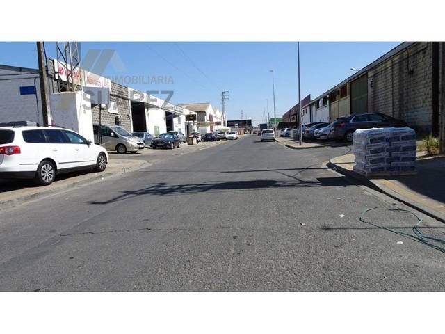 Local comercial en Alquiler en Palmete