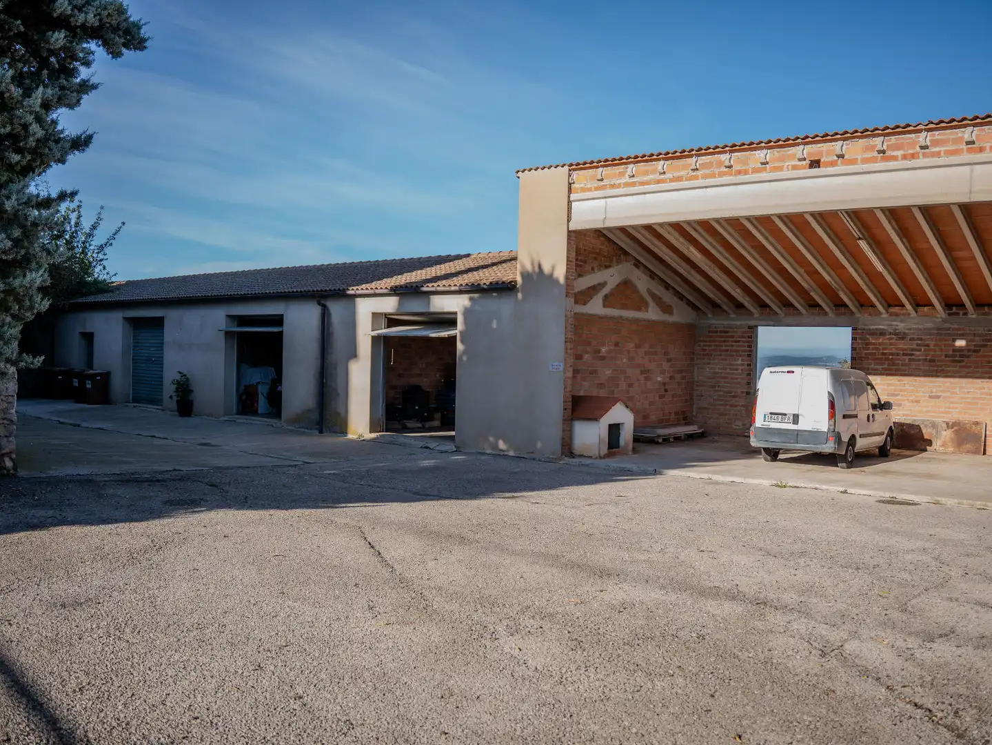 Vista exterior de Local en venda en Calders amb Terrassa i Moblat
