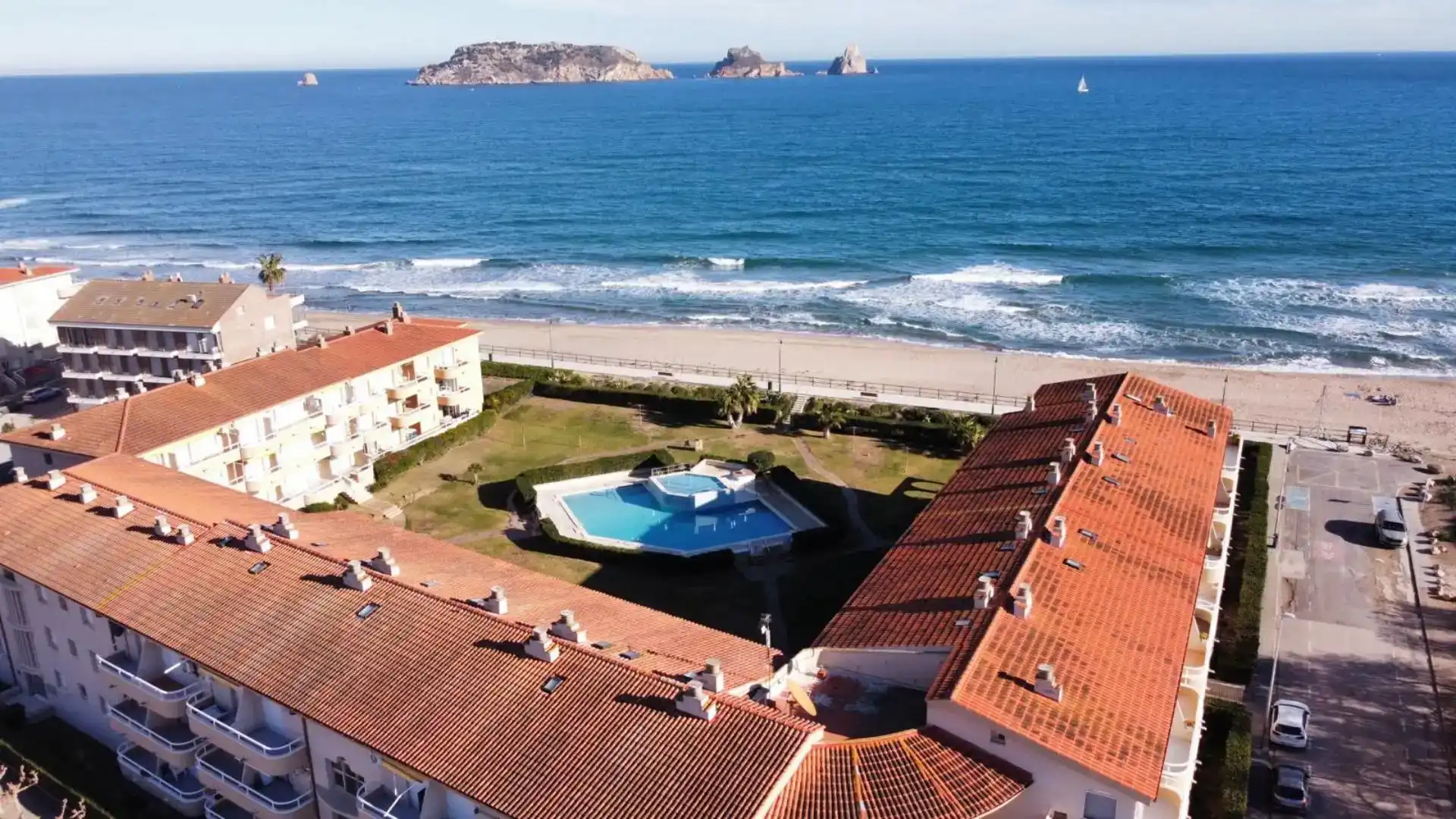 Vista exterior de Apartament en venda en L'Estartit amb Aire condicionat i Balcó