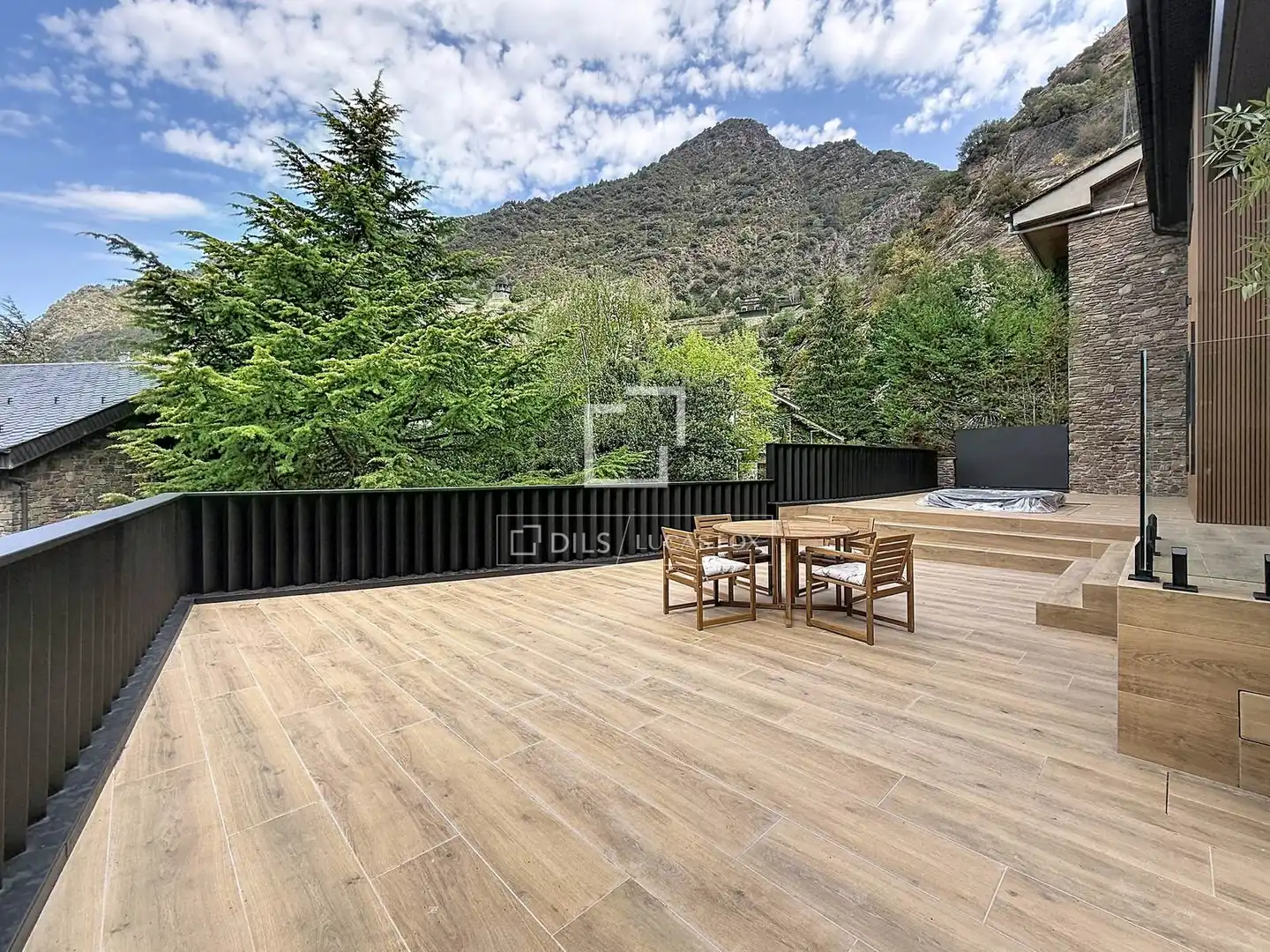 Terrassa de Casa o xalet en venda en Madrid amb Calefacció, Jardí privat i Parquet