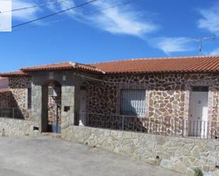 Vista exterior de Casa o xalet en venda en San Lorenzo de Calatrava amb Jardí privat