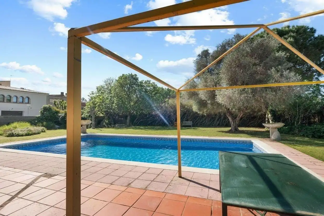 Piscina de Casa o chalet en venta en Sant Pere Pescador con Aire acondicionado, Calefacción y Jardín privado