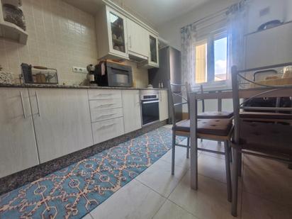 Cuina de Pis en venda en Foz amb Terrassa, Moblat i Forn