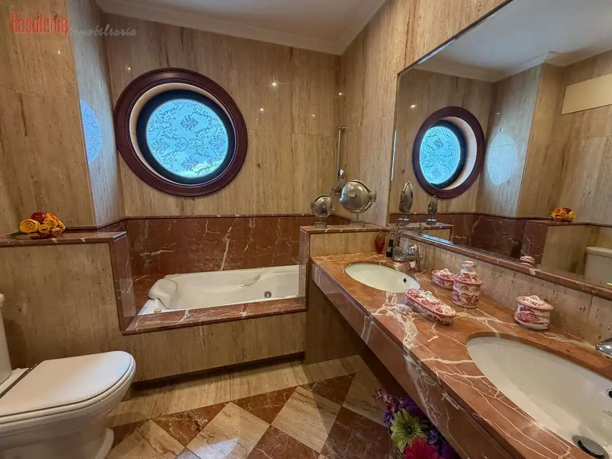Bathroom of Houses for sale in Vigo   with Heating, Private garden and Terrace