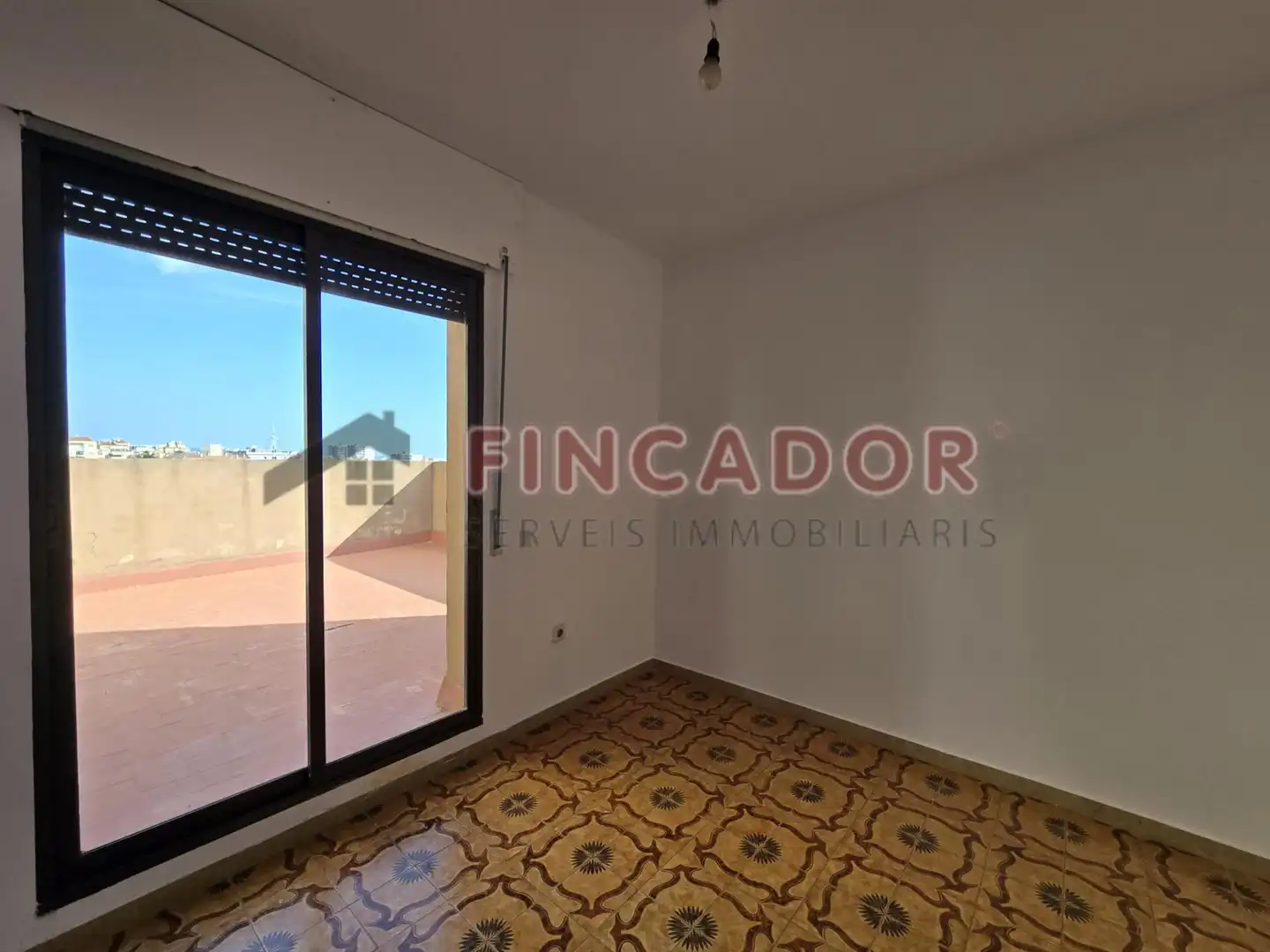 Schlafzimmer von Dachboden zum Verkauf in Terrassa mit Heizung und Terrasse
