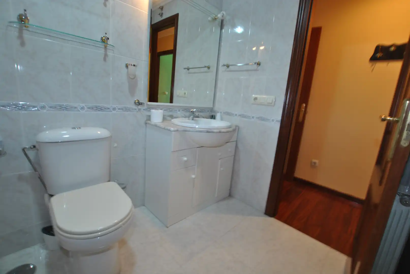 Bathroom of Flat for sale in Vigo   with Heating, Private garden and Parquet flooring