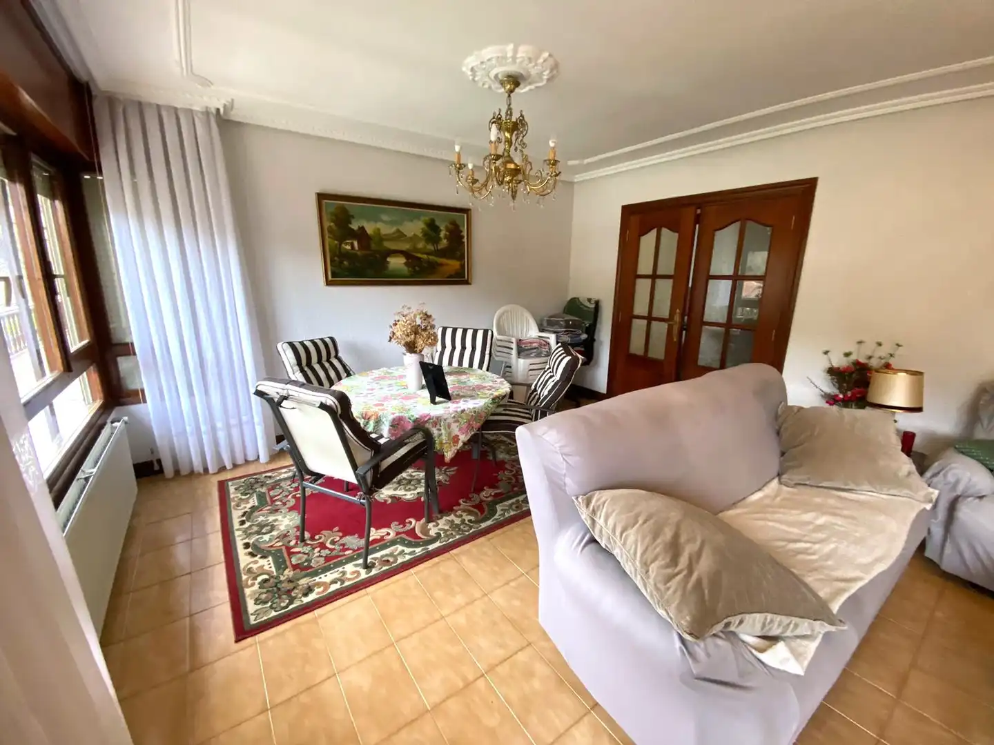 Sala d'estar de Casa o xalet en venda en Castro-Urdiales amb Calefacció, Jardí privat i Parquet