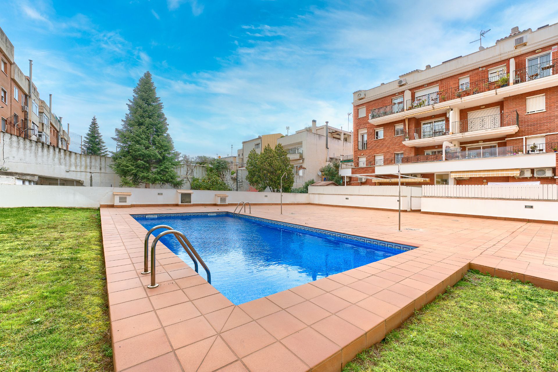 Swimming pool of Duplex for sale in Vilafranca del Penedès  with Air Conditioner, Heating and Balcony