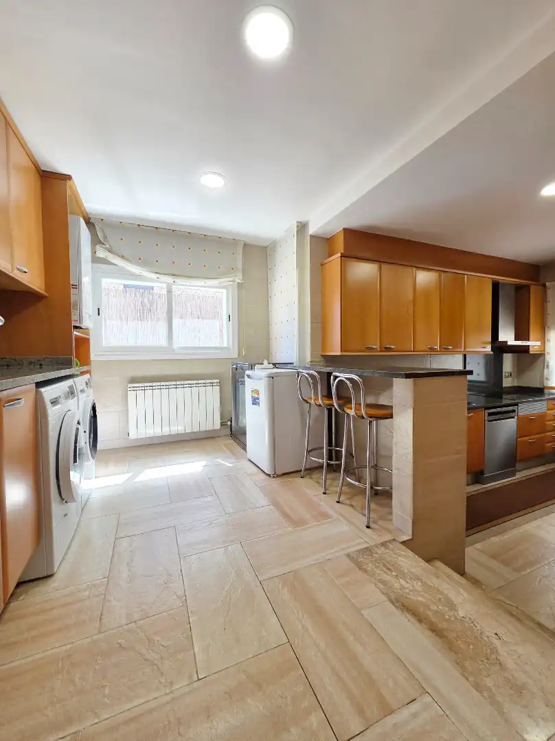Cocina de Casa o chalet en venta en Cerdanyola del Vallès con Aire acondicionado, Calefacción y Jardín privado